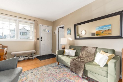 1912 8 Avenue Se, Calgary, AB - Indoor Photo Showing Living Room