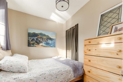 1912 8 Avenue Se, Calgary, AB - Indoor Photo Showing Bedroom