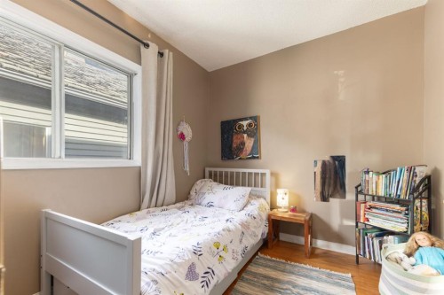 1912 8 Avenue Se, Calgary, AB - Indoor Photo Showing Bedroom