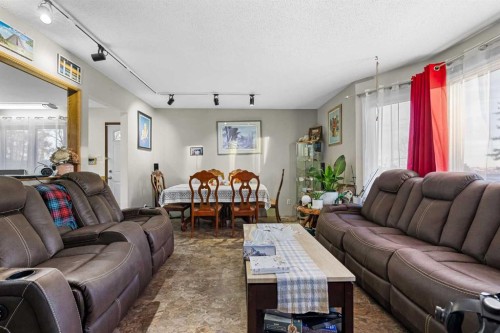 1016 Hunterdale Place Nw, Calgary, AB - Indoor Photo Showing Living Room