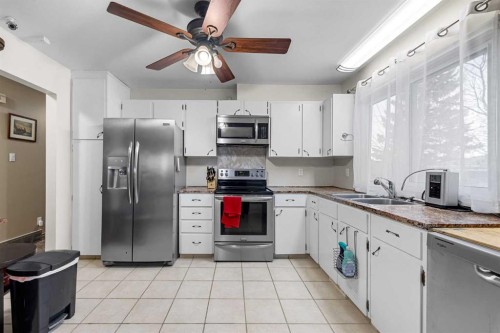 1016 Hunterdale Place Nw, Calgary, AB - Indoor Photo Showing Kitchen With Double Sink