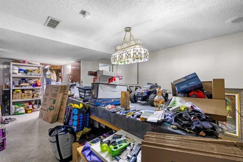 1016 Hunterdale Place Nw, Calgary, AB - Indoor Photo Showing Other Room