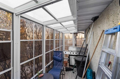 1016 Hunterdale Place Nw, Calgary, AB - Indoor Photo Showing Other Room