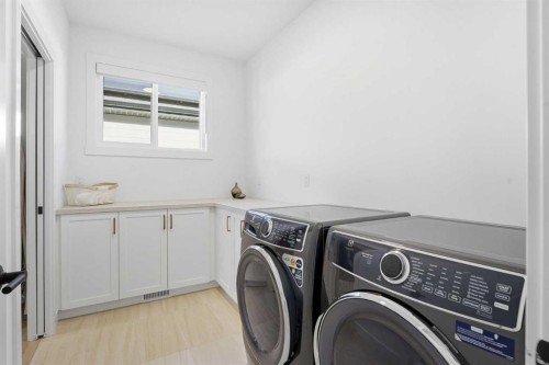 65 Rowmont Link Nw, Calgary, AB - Indoor Photo Showing Laundry Room
