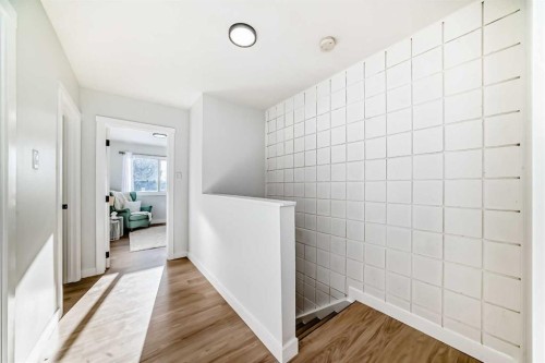 146-2211 19 Street Ne, Calgary, AB - Indoor Photo Showing Other Room