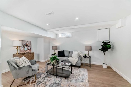 146-2211 19 Street Ne, Calgary, AB - Indoor Photo Showing Living Room