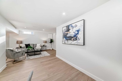 146-2211 19 Street Ne, Calgary, AB - Indoor Photo Showing Other Room