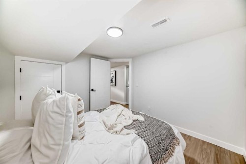 146-2211 19 Street Ne, Calgary, AB - Indoor Photo Showing Bedroom