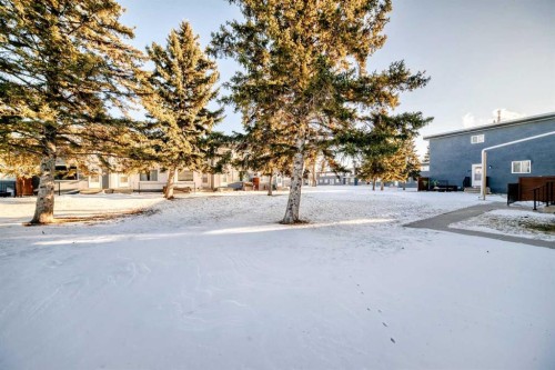 146-2211 19 Street Ne, Calgary, AB - Outdoor