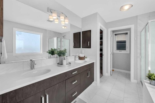 660 Reynolds Crescent Sw, Airdrie, AB - Indoor Photo Showing Bathroom