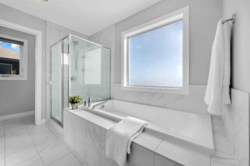 660 Reynolds Crescent Sw, Airdrie, AB - Indoor Photo Showing Bathroom