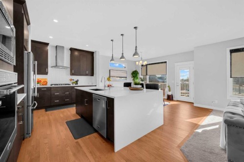 660 Reynolds Crescent Sw, Airdrie, AB - Indoor Photo Showing Kitchen With Upgraded Kitchen