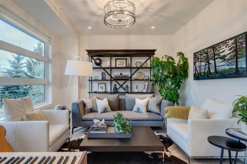 933 32 Street Nw, Calgary, AB - Indoor Photo Showing Living Room
