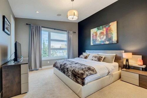 933 32 Street Nw, Calgary, AB - Indoor Photo Showing Bedroom
