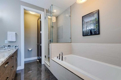 933 32 Street Nw, Calgary, AB - Indoor Photo Showing Bathroom