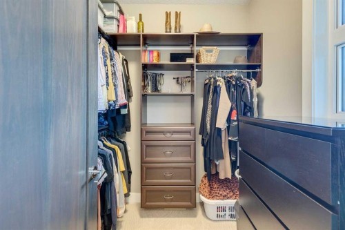 933 32 Street Nw, Calgary, AB - Indoor With Storage