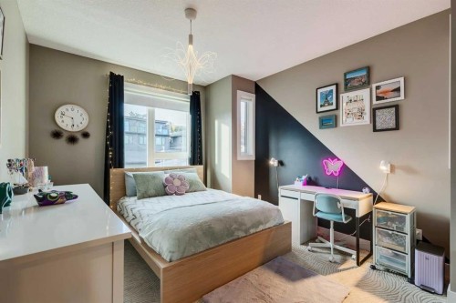 933 32 Street Nw, Calgary, AB - Indoor Photo Showing Bedroom