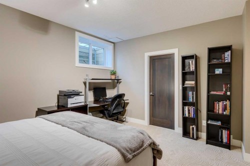 933 32 Street Nw, Calgary, AB - Indoor Photo Showing Bedroom