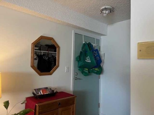 101-4814 46 Street, Red Deer, AB - Indoor Photo Showing Other Room