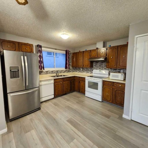 176 Whitworth  Way Ne, Calgary, AB - Indoor Photo Showing Kitchen With Double Sink