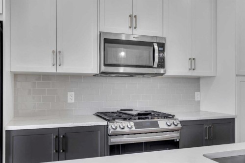 41 Sunrise Heights, Cochrane, AB - Indoor Photo Showing Kitchen With Upgraded Kitchen