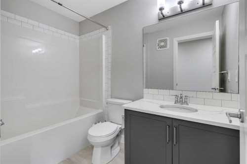 41 Sunrise Heights, Cochrane, AB - Indoor Photo Showing Bathroom