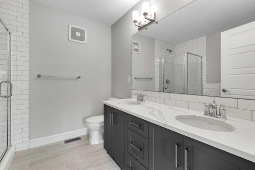 41 Sunrise Heights, Cochrane, AB - Indoor Photo Showing Bathroom
