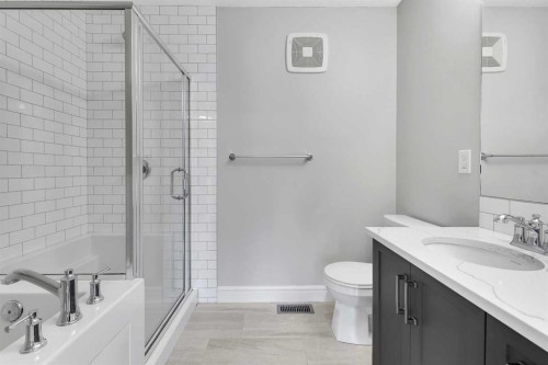41 Sunrise Heights, Cochrane, AB - Indoor Photo Showing Bathroom