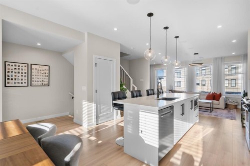 7813 Spring Willow Drive Sw, Calgary, AB - Indoor