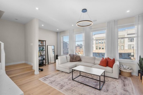 7813 Spring Willow Drive Sw, Calgary, AB - Indoor Photo Showing Living Room