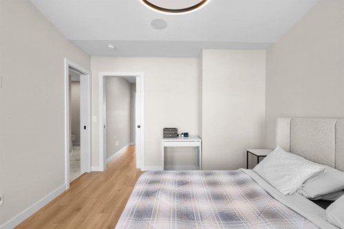 7813 Spring Willow Drive Sw, Calgary, AB - Indoor Photo Showing Bedroom