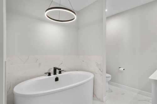 7813 Spring Willow Drive Sw, Calgary, AB - Indoor Photo Showing Bathroom