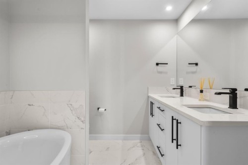 7813 Spring Willow Drive Sw, Calgary, AB - Indoor Photo Showing Bathroom