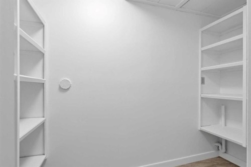 810-3130 66 Avenue Sw, Calgary, AB - Indoor With Storage