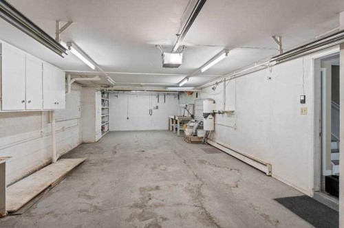 810-3130 66 Avenue Sw, Calgary, AB - Indoor Photo Showing Garage