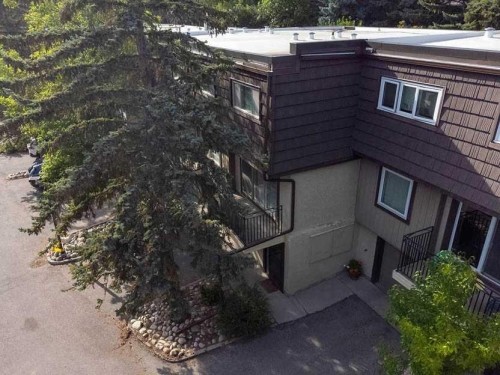 810-3130 66 Avenue Sw, Calgary, AB - Outdoor