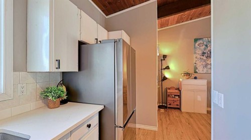 152 Oaktree Lane Sw, Calgary, AB - Indoor Photo Showing Kitchen