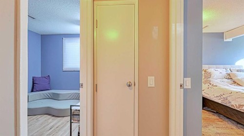 152 Oaktree Lane Sw, Calgary, AB - Indoor