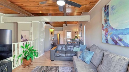 152 Oaktree Lane Sw, Calgary, AB - Indoor Photo Showing Living Room