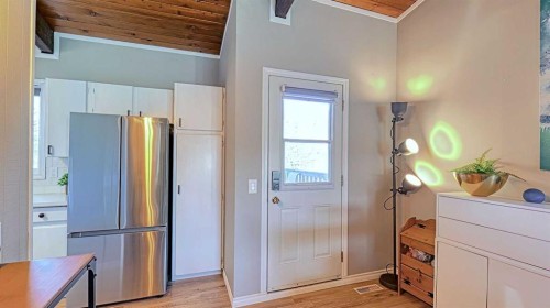 152 Oaktree Lane Sw, Calgary, AB - Indoor