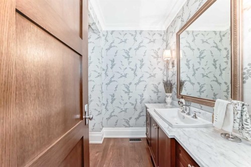 67 Rosery Drive Nw, Calgary, AB - Indoor Photo Showing Bathroom