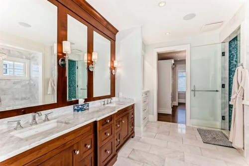 67 Rosery Drive Nw, Calgary, AB - Indoor Photo Showing Bathroom