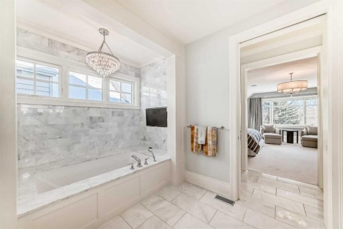 67 Rosery Drive Nw, Calgary, AB - Indoor Photo Showing Bathroom