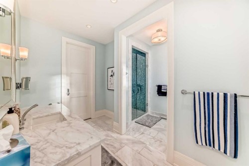 67 Rosery Drive Nw, Calgary, AB - Indoor Photo Showing Bathroom