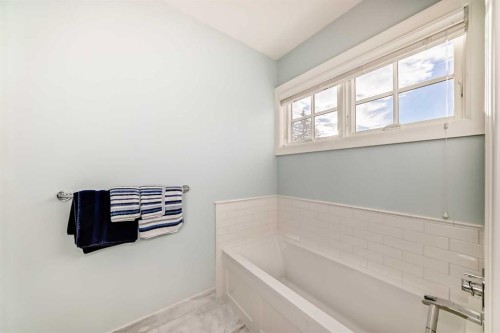 67 Rosery Drive Nw, Calgary, AB - Indoor