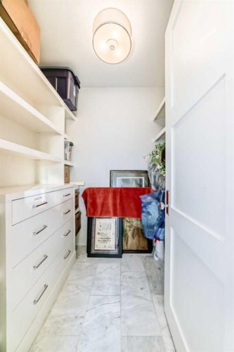 67 Rosery Drive Nw, Calgary, AB - Indoor Photo Showing Other Room