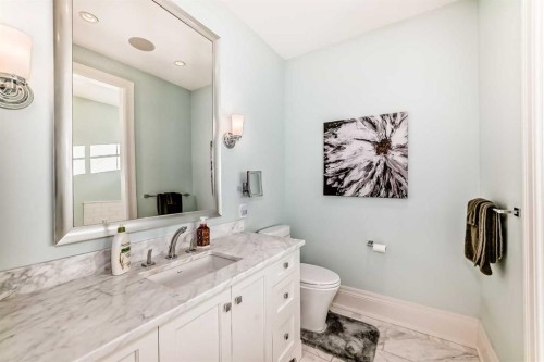 67 Rosery Drive Nw, Calgary, AB - Indoor Photo Showing Bathroom