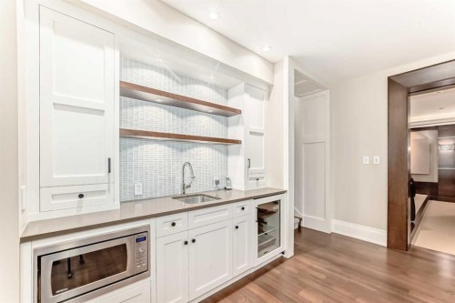 67 Rosery Drive Nw, Calgary, AB - Indoor Photo Showing Kitchen
