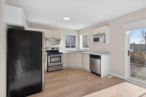 186 Harvest Rose Circle Ne, Calgary, AB - Indoor Photo Showing Kitchen