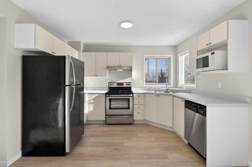 186 Harvest Rose Circle Ne, Calgary, AB - Indoor Photo Showing Kitchen